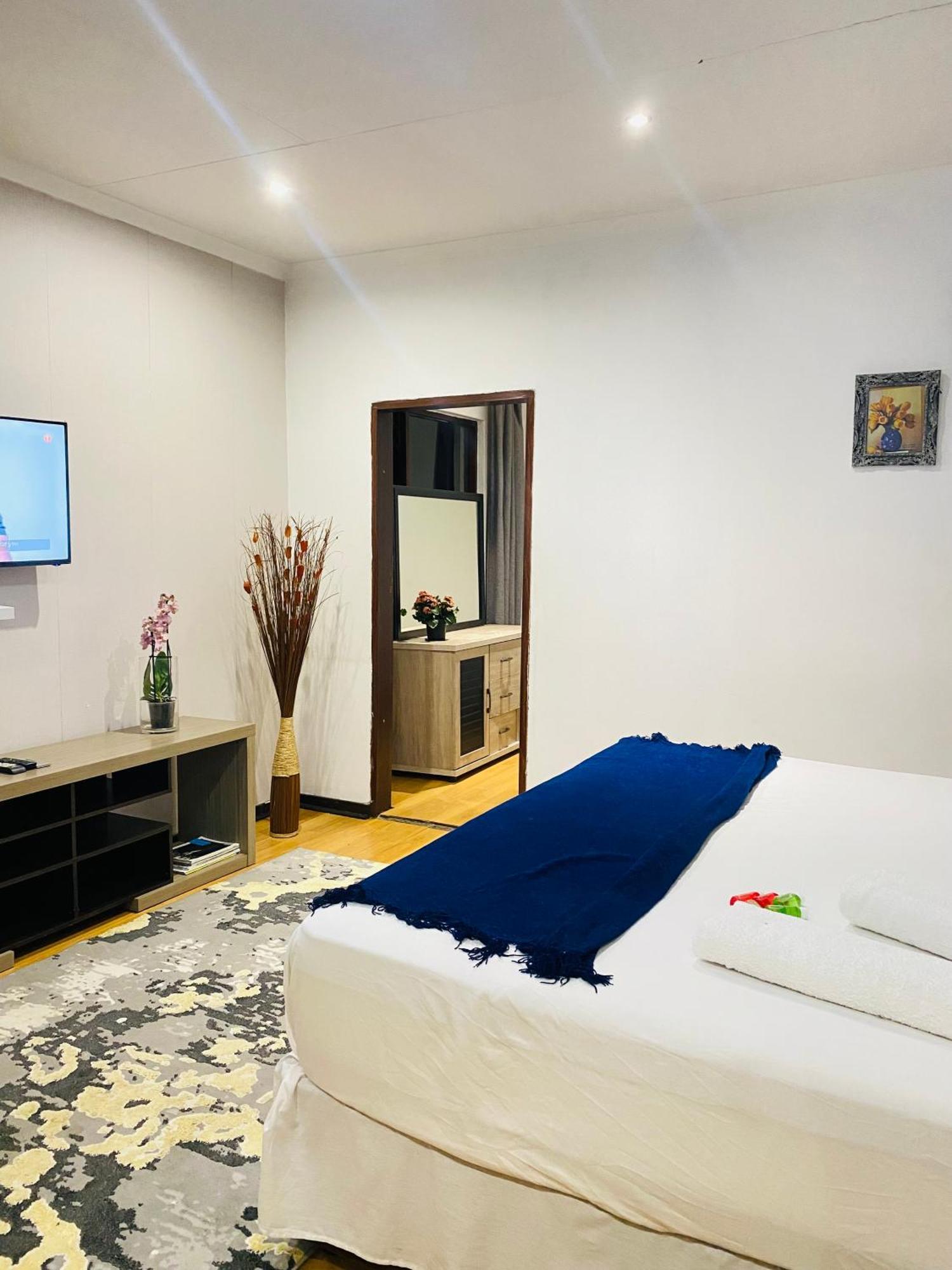 Airport Royal Guest House Κέμπτον Παρκ Εξωτερικό φωτογραφία