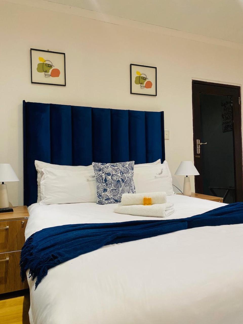 Airport Royal Guest House Κέμπτον Παρκ Εξωτερικό φωτογραφία