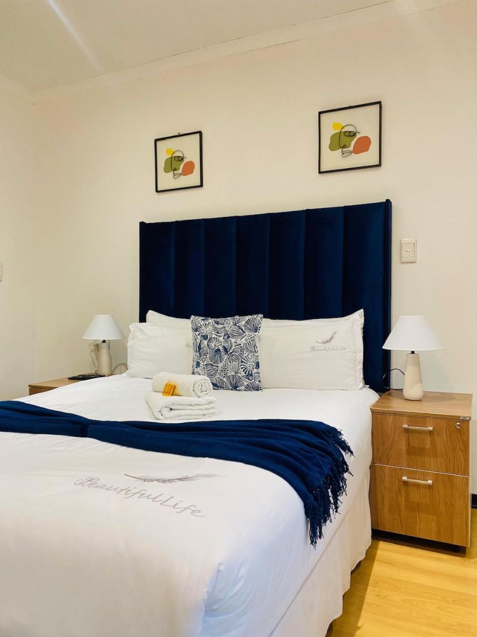 Airport Royal Guest House Κέμπτον Παρκ Εξωτερικό φωτογραφία