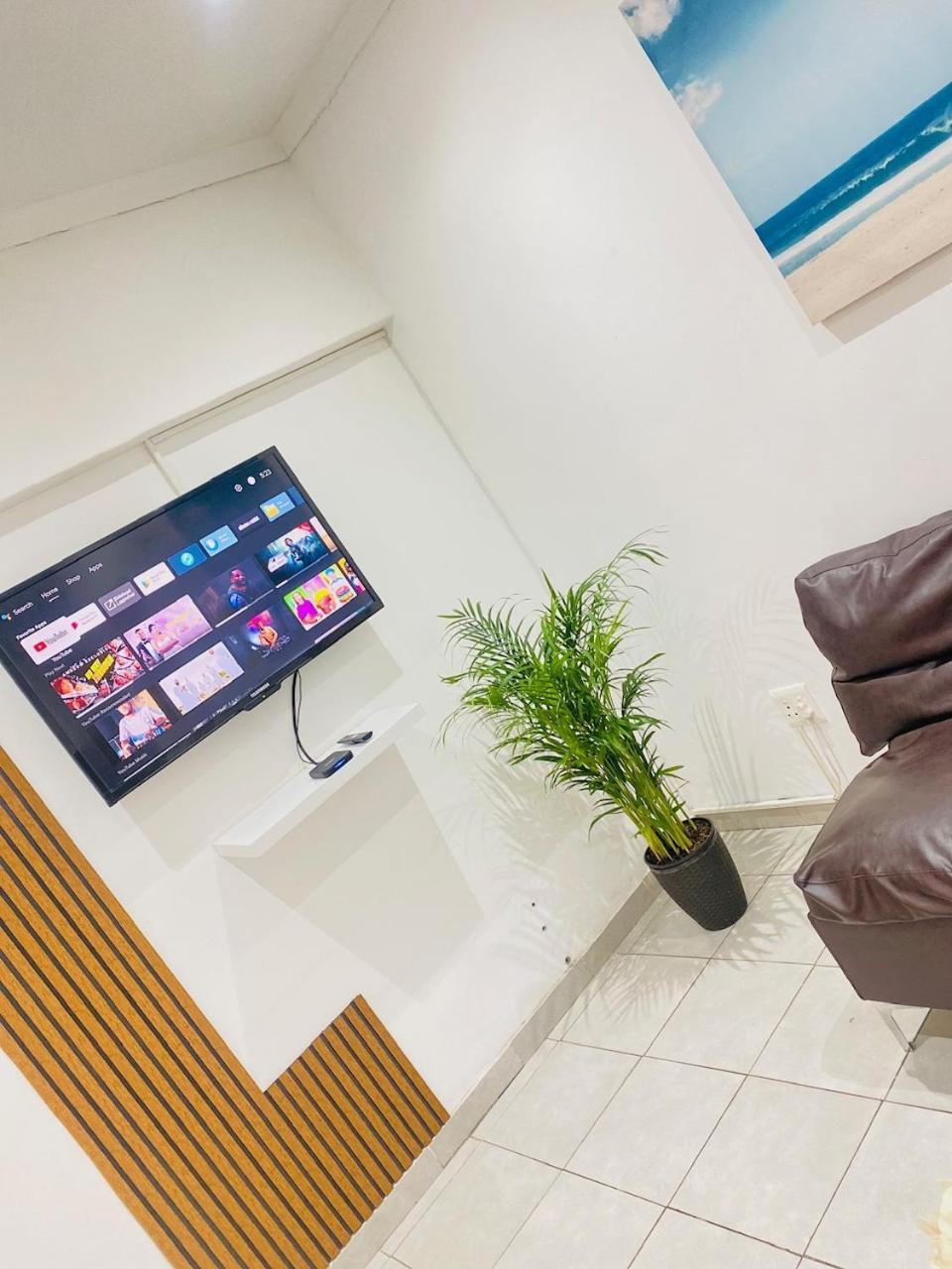 Airport Royal Guest House Κέμπτον Παρκ Εξωτερικό φωτογραφία