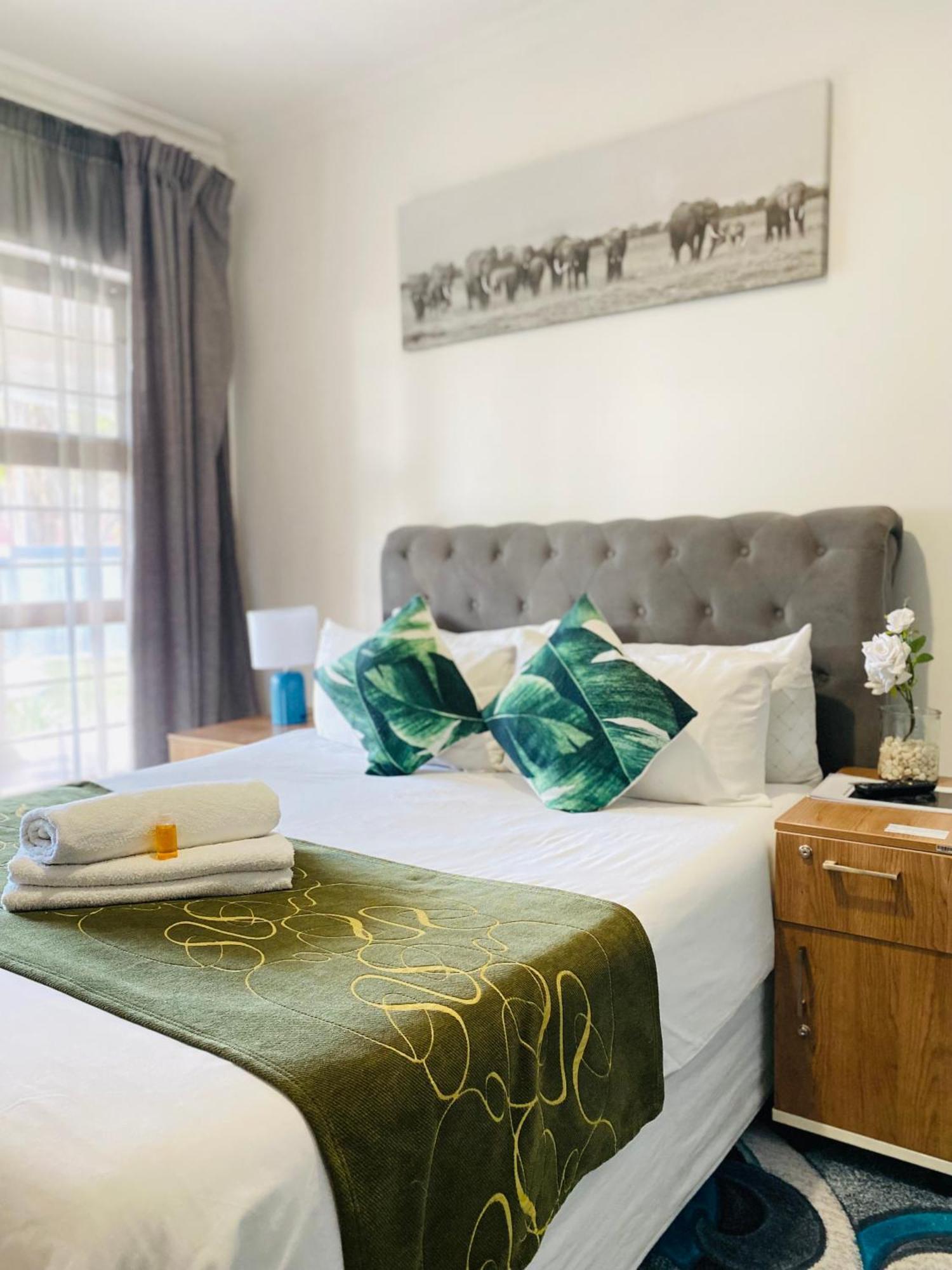 Airport Royal Guest House Κέμπτον Παρκ Εξωτερικό φωτογραφία