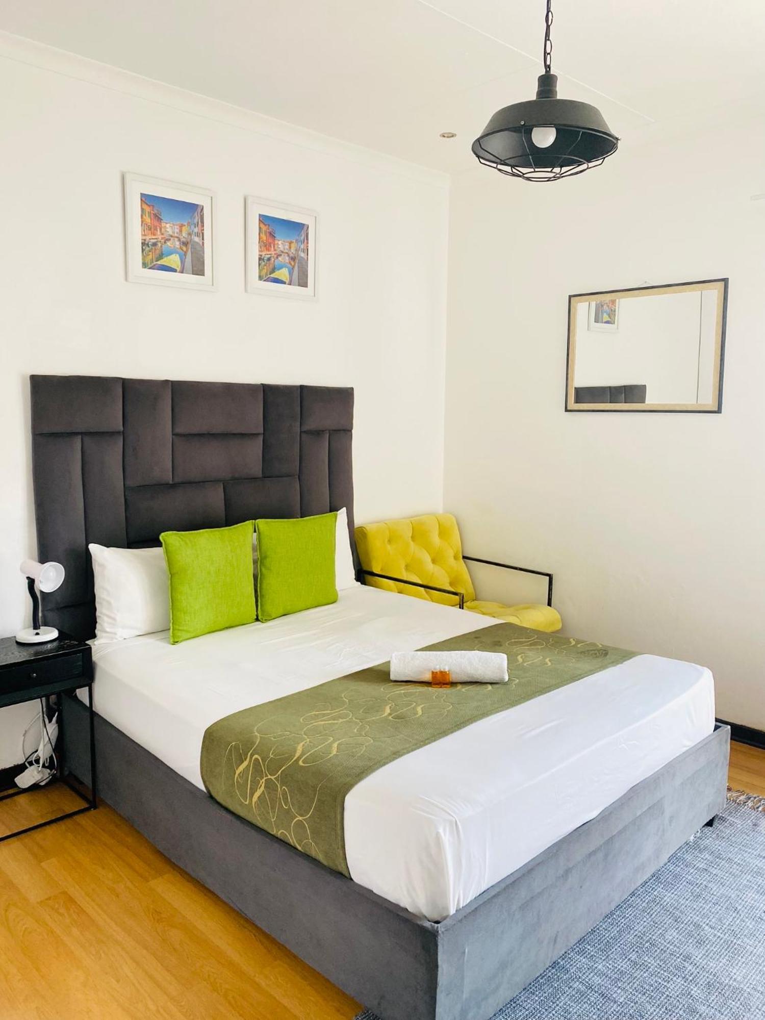 Airport Royal Guest House Κέμπτον Παρκ Εξωτερικό φωτογραφία